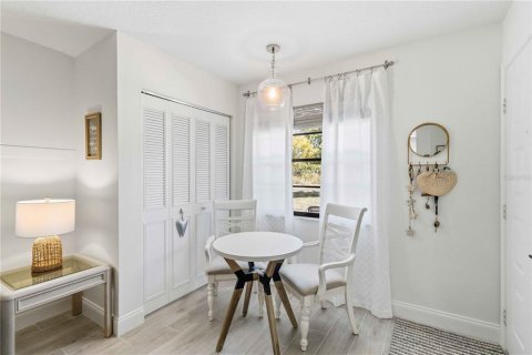 Condo in Bradenton, Florida, 2 bedrooms № 2220437 - photo 12