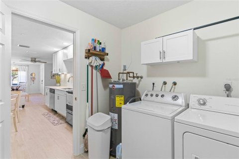 Condo in Bradenton, Florida, 2 bedrooms № 2220437 - photo 16