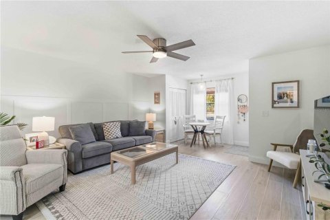Condo in Bradenton, Florida, 2 bedrooms № 2220437 - photo 9