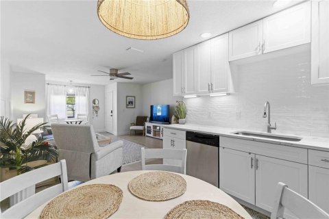 Condo in Bradenton, Florida, 2 bedrooms № 2220437 - photo 14