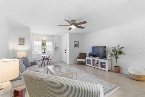Condo in Bradenton, Florida, 2 bedrooms № 2220437 - photo 10