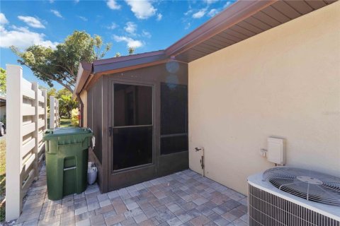 Condo in Bradenton, Florida, 2 bedrooms № 2220437 - photo 26