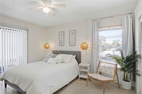 Condo in Bradenton, Florida, 2 bedrooms № 2220437 - photo 19