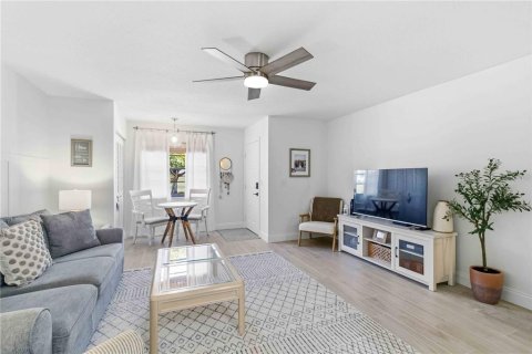 Condo in Bradenton, Florida, 2 bedrooms № 2220437 - photo 5