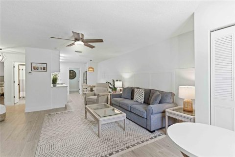 Condo in Bradenton, Florida, 2 bedrooms № 2220437 - photo 4