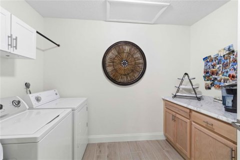 Condo in Bradenton, Florida, 2 bedrooms № 2220437 - photo 15