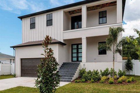House in Tampa, Florida 4 bedrooms, 300.17 sq.m. № 2297045
