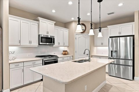 House in Lakewood Ranch, Florida 2 bedrooms, 150.22 sq.m. № 2280328 - photo 13