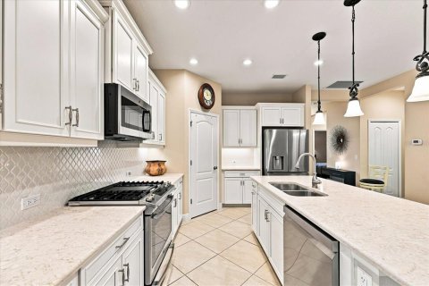 House in Lakewood Ranch, Florida 2 bedrooms, 150.22 sq.m. № 2280328 - photo 17