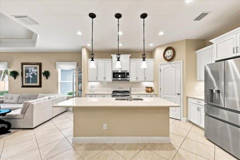 House in Lakewood Ranch, Florida 2 bedrooms, 150.22 sq.m. № 2280328 - photo 15
