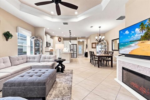 House in Lakewood Ranch, Florida 2 bedrooms, 150.22 sq.m. № 2280328 - photo 23