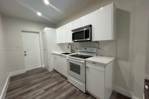 House in Miami, Florida 2 bedrooms, 144.93 sq.m. № 1976437 - photo 8