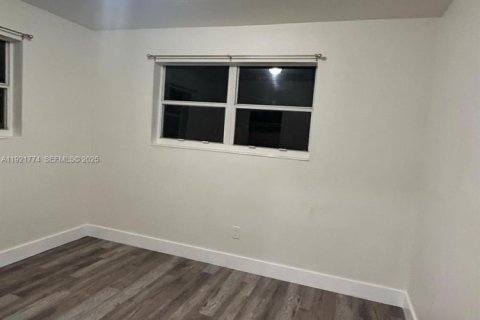 House in Miami, Florida 2 bedrooms, 144.93 sq.m. № 1976437 - photo 7