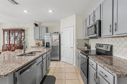 House in Lakeland, Florida 4 bedrooms, 171.96 sq.m. № 2152224 - photo 14