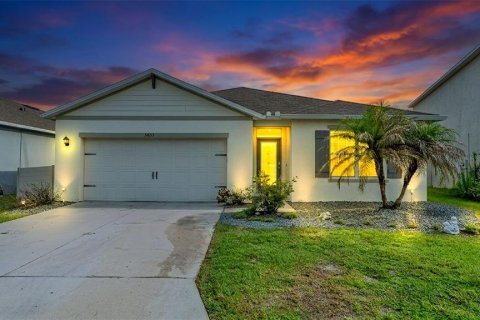 House in Lakeland, Florida 4 bedrooms, 171.96 sq.m. № 2152224