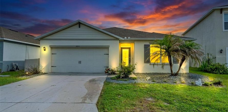 House in Lakeland, Florida 4 bedrooms, 171.96 sq.m. № 2152224