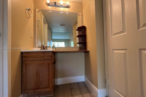 Condo in Deerfield Beach, Florida, 1 bedroom № 2054508 - photo 9