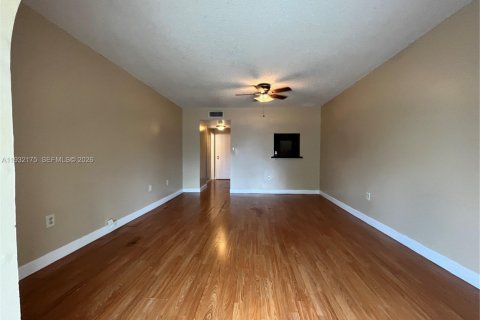 Condo in Deerfield Beach, Florida, 1 bedroom № 2054508 - photo 2