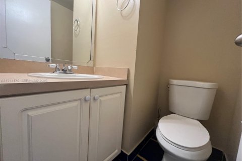 Condo in Deerfield Beach, Florida, 1 bedroom № 2054508 - photo 7