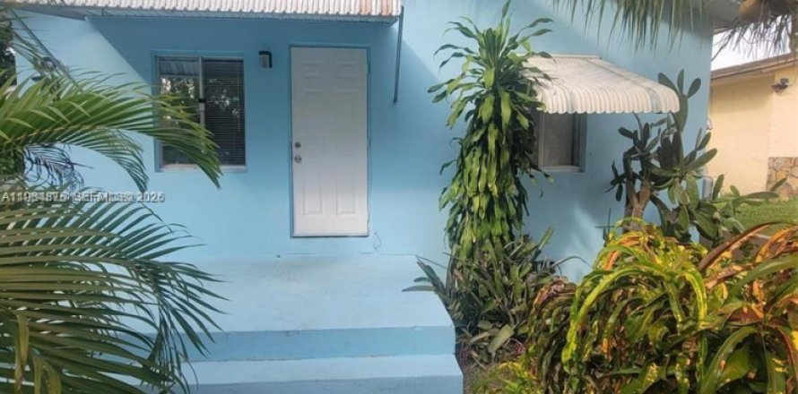 Дом в Холливуд, Флорида 2 спальни, 160.54м2 № 2050829