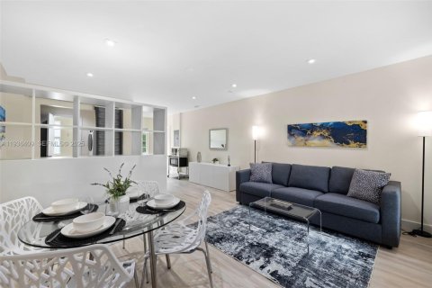 Condo in Miami Beach, Florida  № 1994424 - photo 1