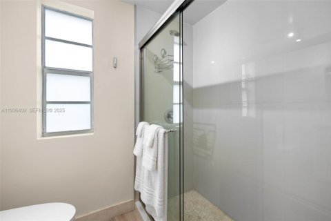 Condo in Miami Beach, Florida  № 1994424 - photo 22