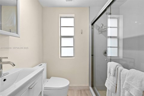 Condo in Miami Beach, Florida  № 1994424 - photo 20