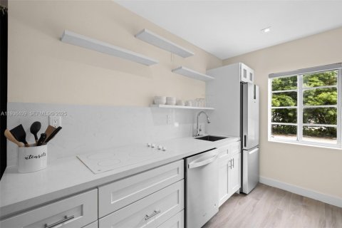 Condo in Miami Beach, Florida  № 1994424 - photo 11