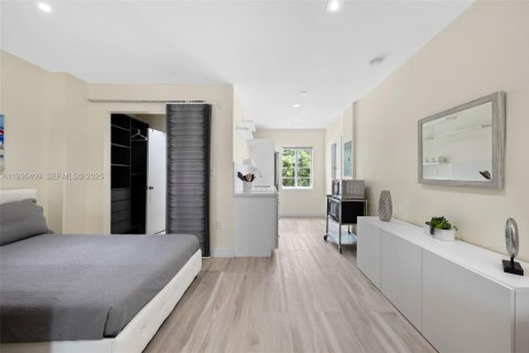 Condo in Miami Beach, Florida  № 1994424 - photo 7