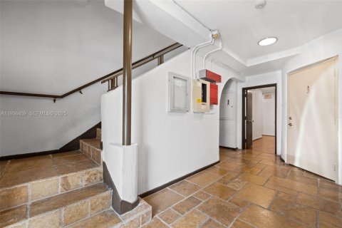 Condo in Miami Beach, Florida  № 1994424 - photo 25