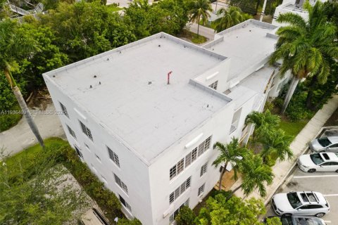 Condo in Miami Beach, Florida  № 1994424 - photo 28
