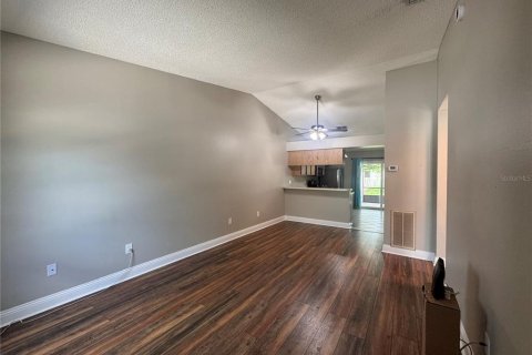 Casa en venta en Brandon, Florida, 2 dormitorios, 78.13 m2 № 1899932 - foto 5