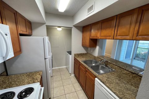 Condo in Casselberry, Florida, 2 bedrooms  № 1913037 - photo 6