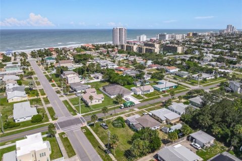 House in Daytona Beach, Florida 3 bedrooms, 115.94 sq.m. № 1881141 - photo 1