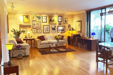 Condo in Miami, Florida, 2 bedrooms  № 1801122 - photo 15