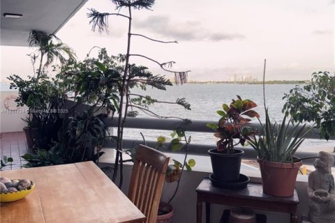 Condo in Miami, Florida, 2 bedrooms  № 1801122 - photo 18