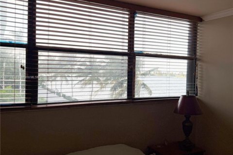 Condo in Miami, Florida, 2 bedrooms  № 1801122 - photo 5