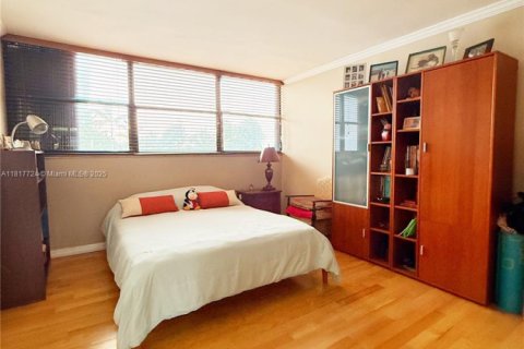Condo in Miami, Florida, 2 bedrooms  № 1801122 - photo 3