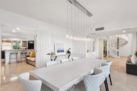 Купить кондоминиум в Майами-Бич, Флорида 3 спальни, 292.27м2, № 2054103 - фото 17