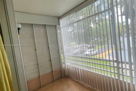 Copropriété à vendre à Tamarac, Floride: 2 chambres, 95.22 m2 № 1946757 - photo 17