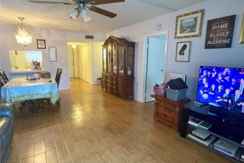 Copropriété à vendre à Tamarac, Floride: 2 chambres, 95.22 m2 № 1946757 - photo 21