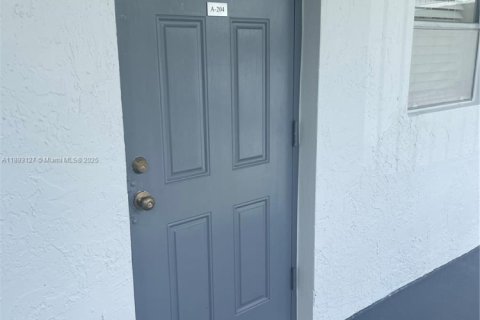 Copropriété à vendre à Tamarac, Floride: 2 chambres, 95.22 m2 № 1946757 - photo 2