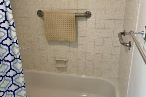 Copropriété à vendre à Tamarac, Floride: 2 chambres, 95.22 m2 № 1946757 - photo 9