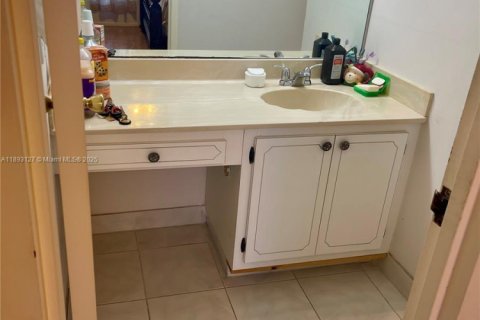 Copropriété à vendre à Tamarac, Floride: 2 chambres, 95.22 m2 № 1946757 - photo 7