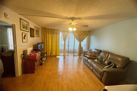 Copropriété à vendre à Tamarac, Floride: 2 chambres, 95.22 m2 № 1946757 - photo 15