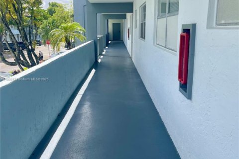 Copropriété à vendre à Tamarac, Floride: 2 chambres, 95.22 m2 № 1946757 - photo 4