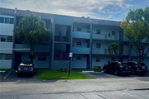 Copropriété à vendre à Tamarac, Floride: 2 chambres, 95.22 m2 № 1946757 - photo 1