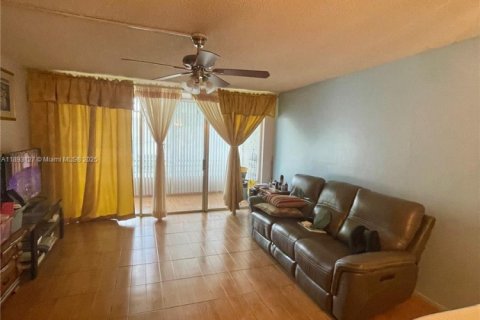 Copropriété à vendre à Tamarac, Floride: 2 chambres, 95.22 m2 № 1946757 - photo 23
