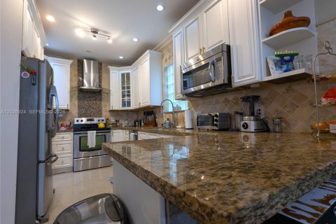 Casa en venta en Coral Springs, Florida, 3 dormitorios, 166.85 m2 № 2272475 - foto 28