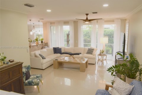 Casa en Coral Springs, Florida 3 dormitorios, 166.85 m2 № 2272475